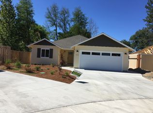 1512 SW Yucca Dr, Grants Pass, OR 97527