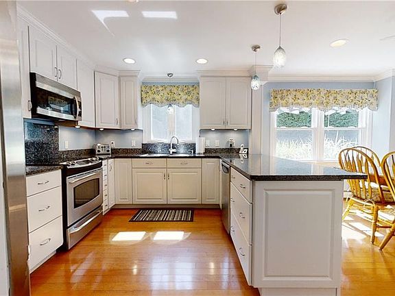 5th image of 77 Heritage Dr
