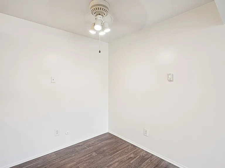 Outer Drive Manor Apartments — Photo 43