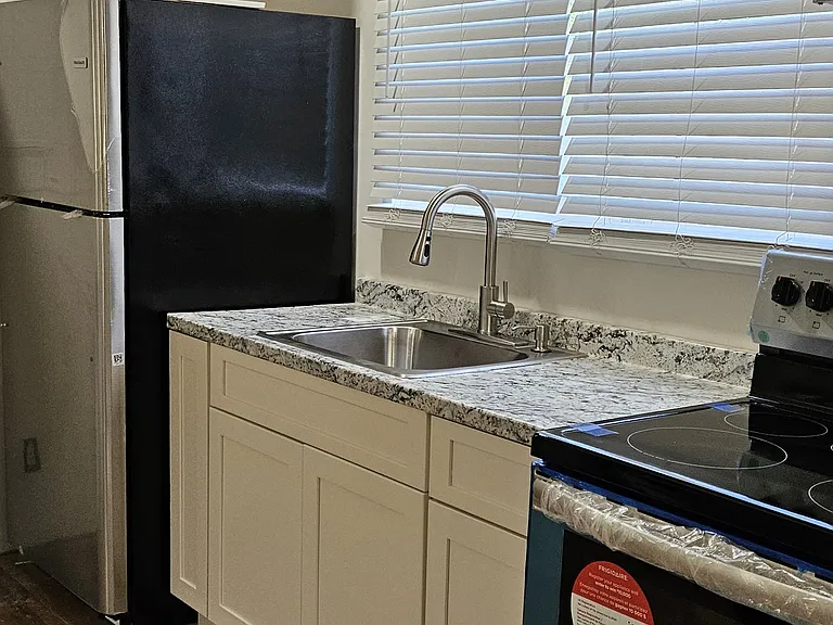 320 Claire Ave #1B — Photo 10