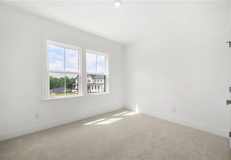 2815 Medford Dr — Photo 35
