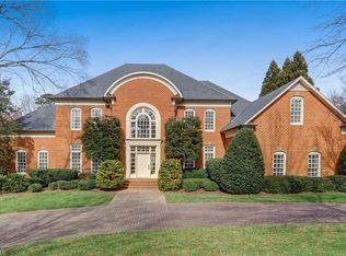 8 Clubview Ct, Greensboro, NC 27410