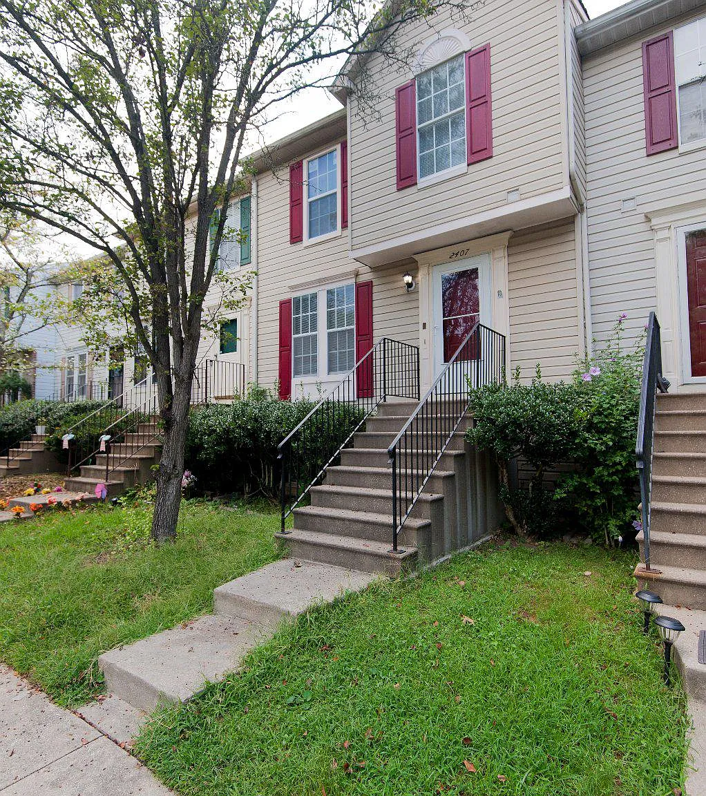 3 bed, 2.5 bath, 1484 sqft, $3,000 — Photo 2