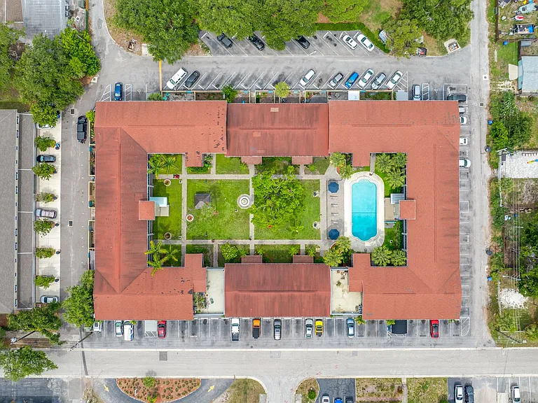 Fountain Court Villas — Photo 10