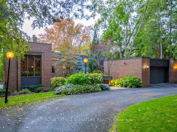 18 Old English Ln, Markham, ON L3T 2T9