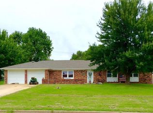 404 Schulz Ave, Monett, MO 65708