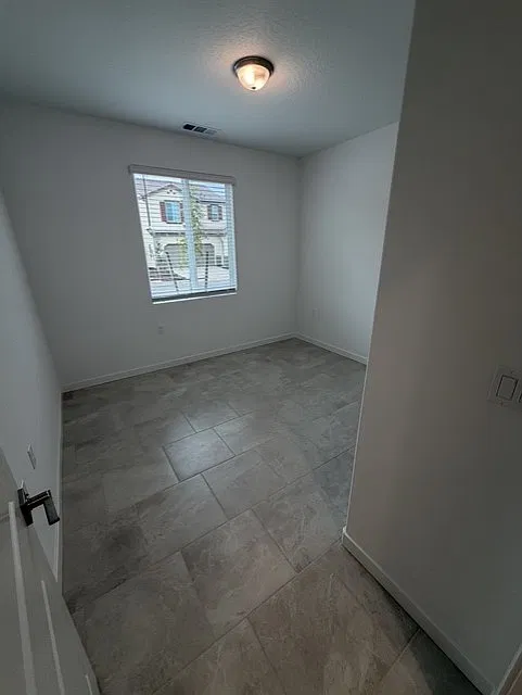 4 bed, 2074 sqft, $3,000 — Photo 4
