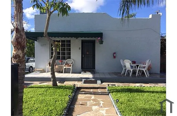 Building Photo - 1177 NW 30th St #C