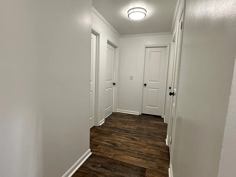 319 Devonwood Ct — Photo 8