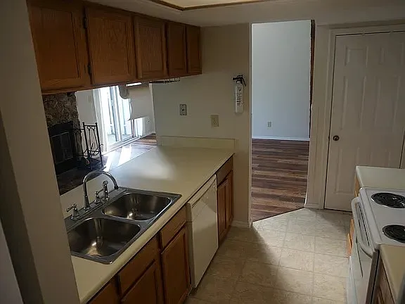 2374 Fieldstone Cir — Photo 12