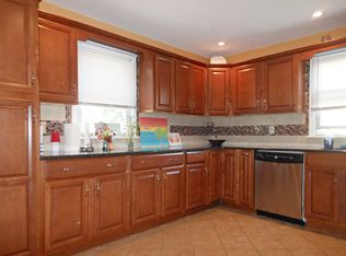 241 Hoover Rd, Yonkers, NY 10710