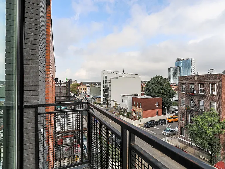 142 Erasmus St #3C — Photo 12