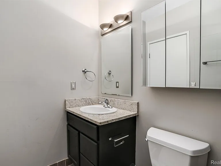 6533 E Jefferson Ave #413W — Photo 32