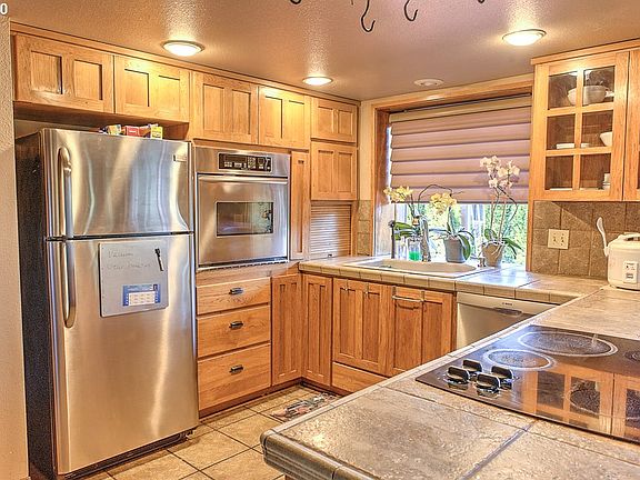 4th image of 409 NE 152nd Ave