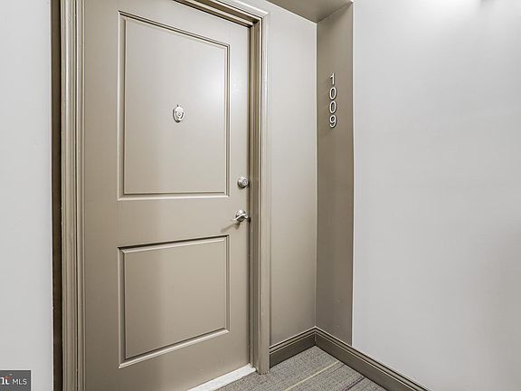 2nd image of 930 Wayne Ave APT 1009