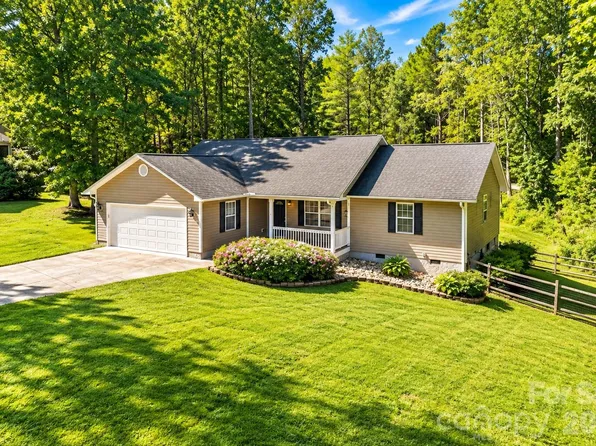 127 Chestnut Ln, Hendersonville, NC 28792