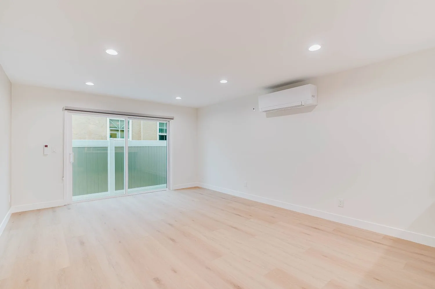 2 bed, 1000 sqft, $3,950 — Photo 4