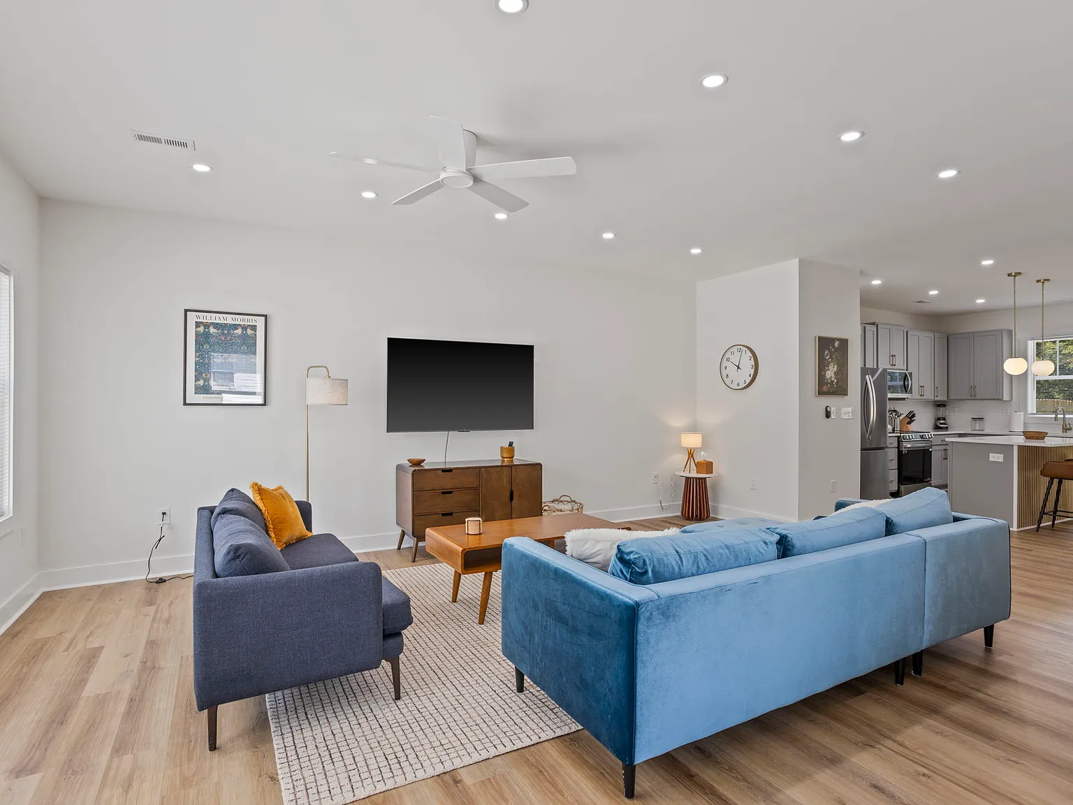 3 bed, 2.5 bath, 1550 sqft, $2,100 — Photo 2