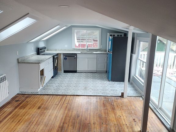 4th image of 266 Naubuc Ave #2