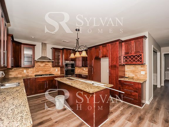 5th image of 2305 Village Green Dr