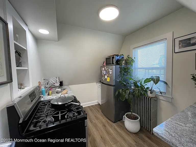303 NE 7th Ave #4 — Photo 6