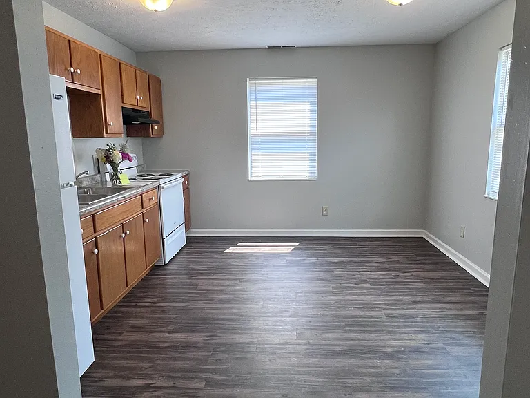 268 E Franklin St #A — Photo 1