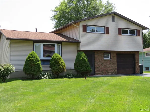 6176 Crestview Dr, North Syracuse, NY 13212