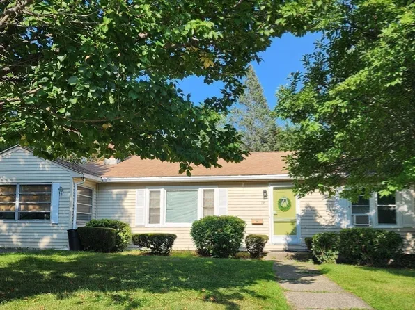 12 Mary Ann Dr, Worcester, MA 01606