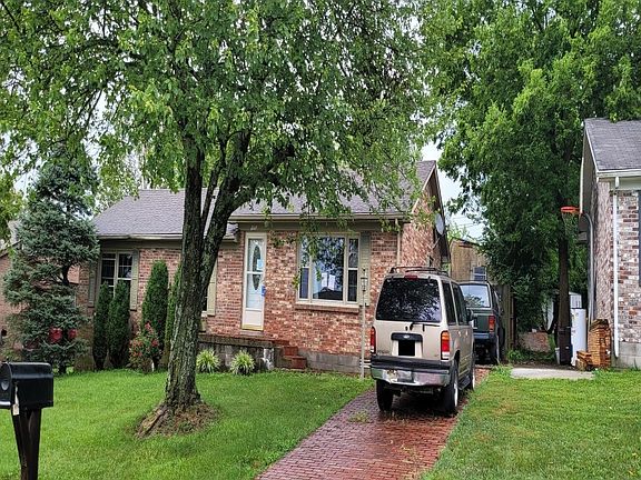 2nd image of 105 Oakwood Dr
