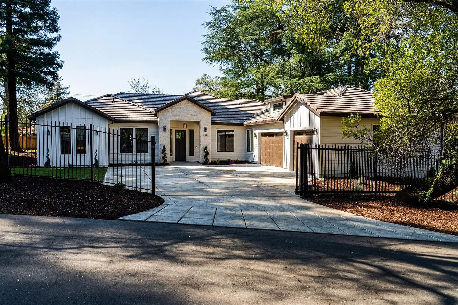 4521 Mapel Ln photo 1