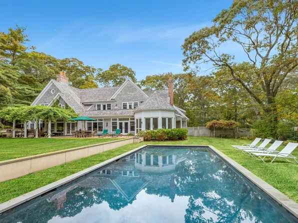 239 Cove Hollow Rd, East Hampton, NY 11937