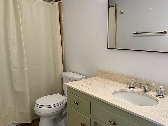 4th image of 4587 Foxenwood Ln