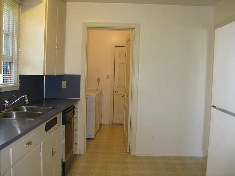 1352 NW Taylor Ave #1 — Photo 7