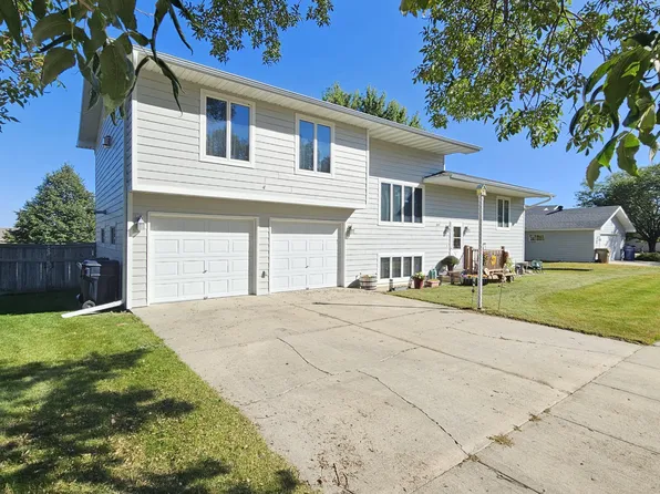 1100 22nd St NE, Watertown, SD 57201