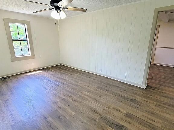 4th image of 612 Short St