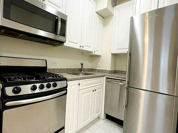 4th image of 52 W 56th St APT 2