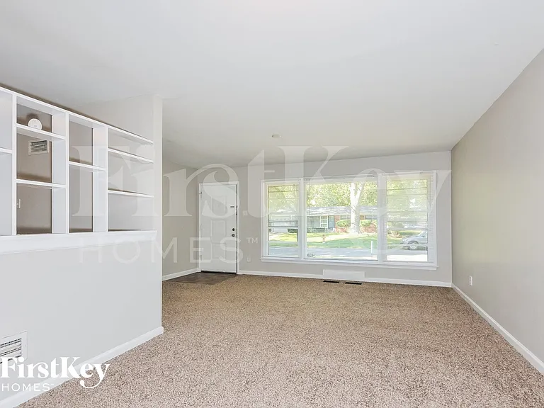 170 Saint Edward Ln — Photo 5