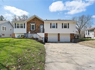 3004 Sweet Briar Dr, Independence, MO 64057