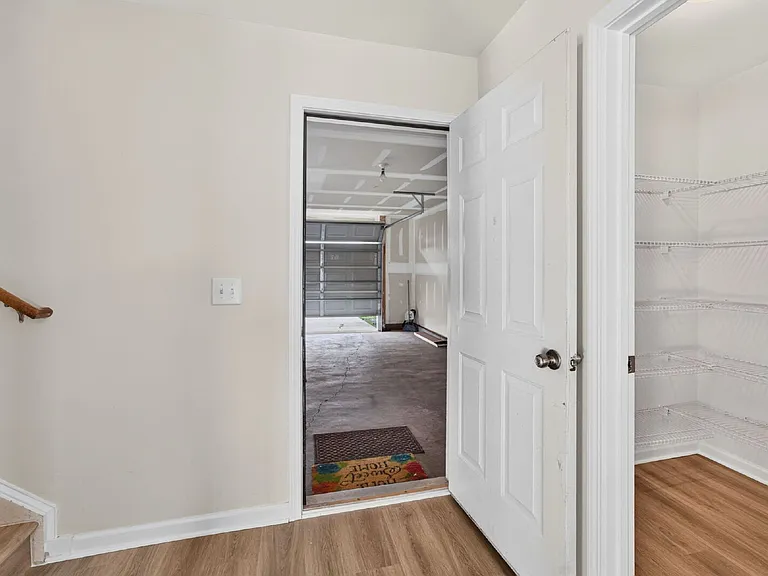 2472 Melfield Dr — Photo 37