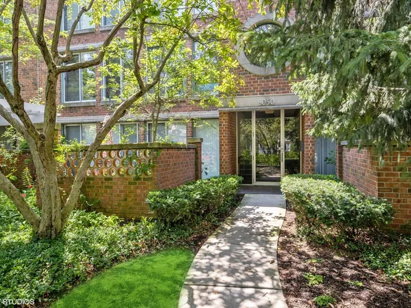 8050 Arbor Ln APT 201, Northfield, IL 60093