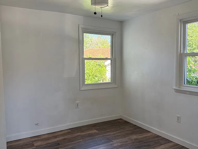 807 Knapp St — Photo 10