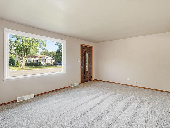 2nd image of 132 Blithe St