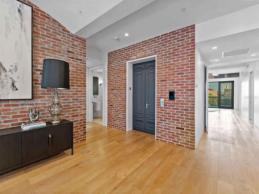 2 bed, 2.5 bath, 2321 sqft, $9,500 — Photo 4