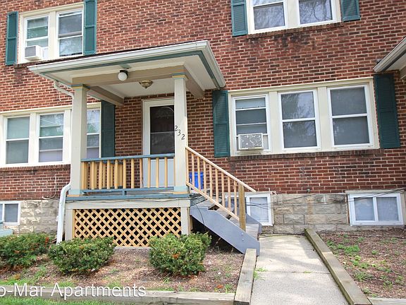 4th image of 232 N Summit St #232