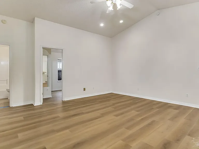 1108 Simpson St — Photo 20