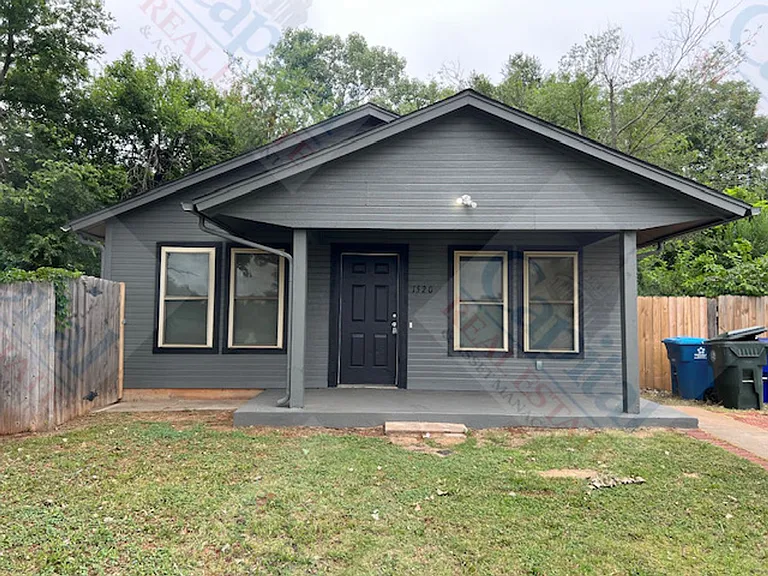 1520 Patricia Dr — Photo 1