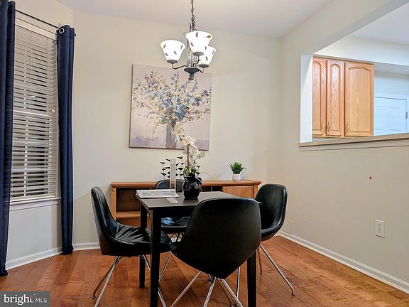 3rd image of 21 Miller Cir