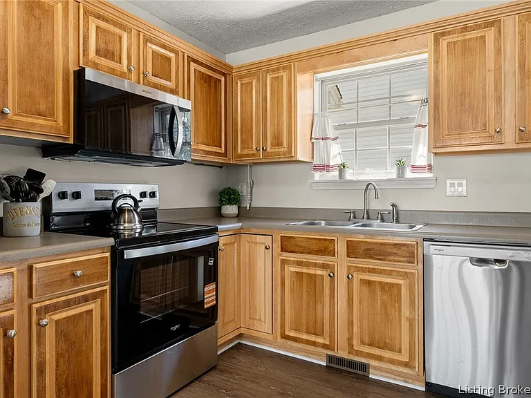 7836 Joseph Dr — Photo 10