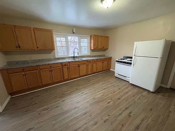 4th image of 154 Liberty St #2