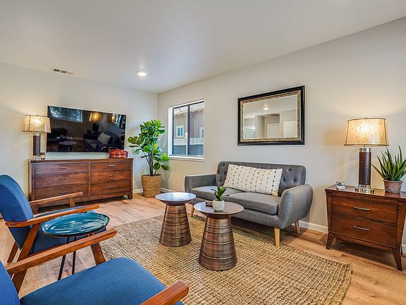 3rd image of 2325 Pulgas Ave #A